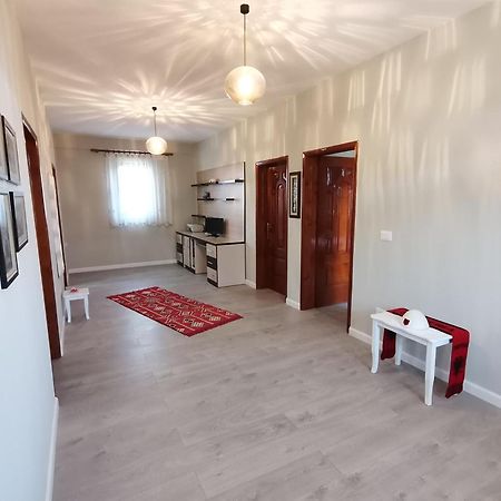 Leatis Apartment Durres Ngoại thất bức ảnh